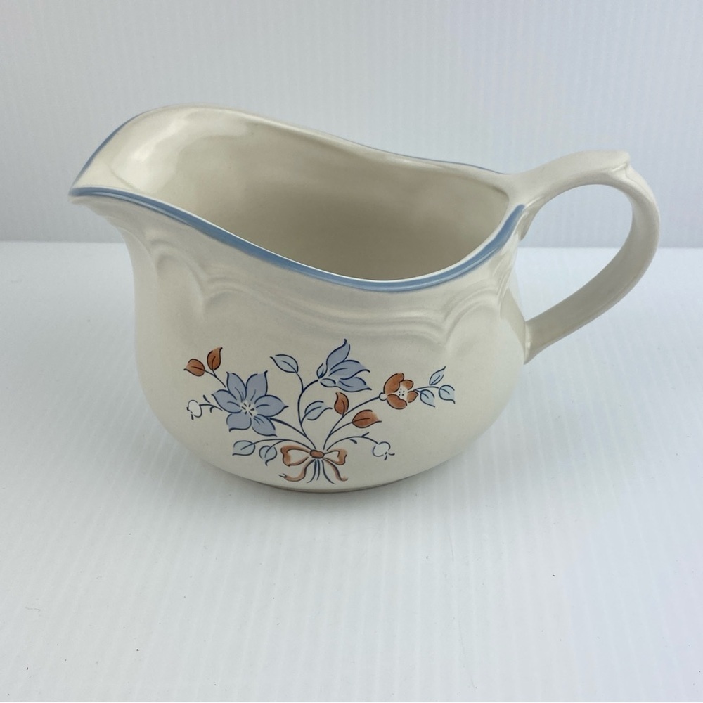 Cordella Gravy Boat Bluet Pattern 16 Oz Stoneware Pitcher for Sauces and Creams